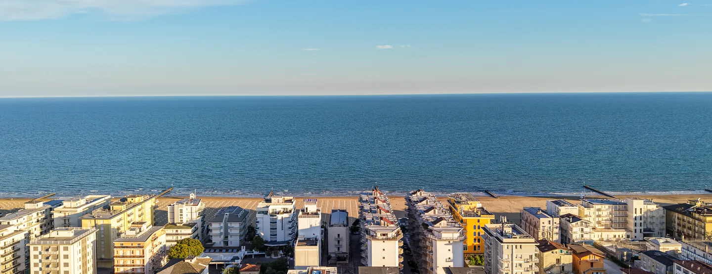 Jesolo Lido seen from above: the beach, the Adriatic and the open horizon
